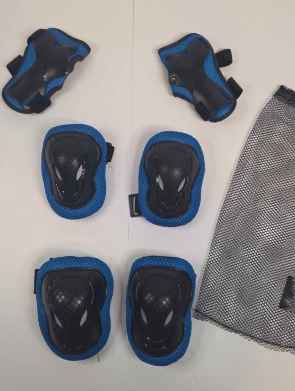 Kids Protective Gear Set 6 in 1 Size S Blue Black Knee Elbow Pads Wrist Guards